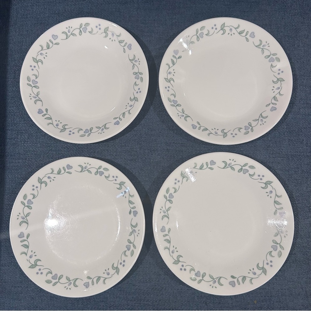 Corelle by Corning Country Cottage set of 4 dishes plates blue hearts green vine